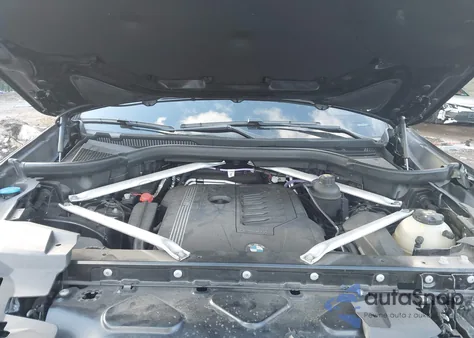 2021 BMW X6 xDrive40I z USA, uszkodzony, nr VIN 5UXCY6C06M9F42453